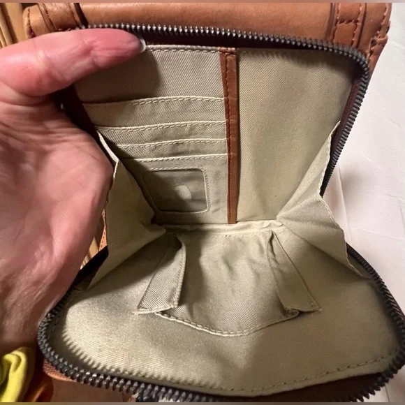 American Leather Co. Kansas Crossbody Bag Travel Classic Purse Wallet Passport - Picture 13 of 14